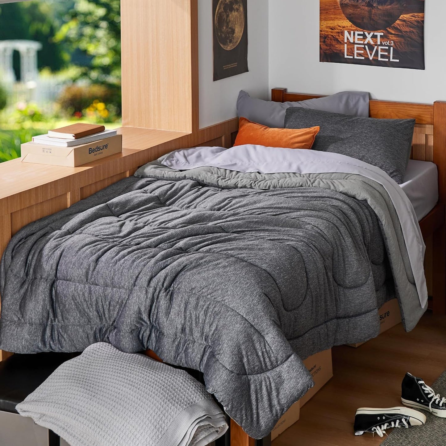 Bedsure Queen Comforter Set - Cooling and Warm Bed Set, Charcoal Black Reversible Bedding for All Season, 3 Pieces, 1 Queen Size Comforter (88"x88") and 2 Pillow Cases(20"x26")