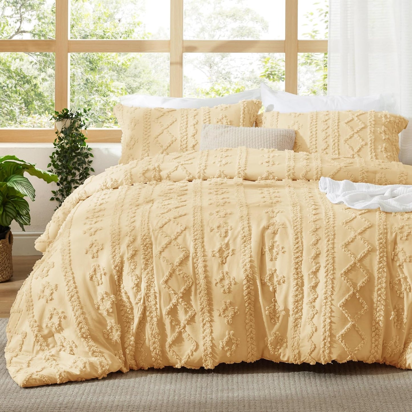 Bedsure Tufted Boho Comforter Set Queen Size - Beige Boho Bed Set, GentleSoft™ 3 Pieces Farmhouse Shabby Chic Embroidery Bedding, Gifts for Woman, Soft Jacquard Queen Comforter for All Seasons